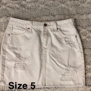 White denim skirt. Size 5 true craft